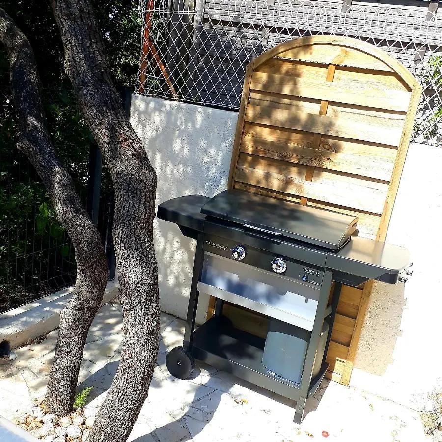 Studio Renove Avec Terrasse St Raphael Saint-Raphael  Holiday home Saint-Raphael (Var)
