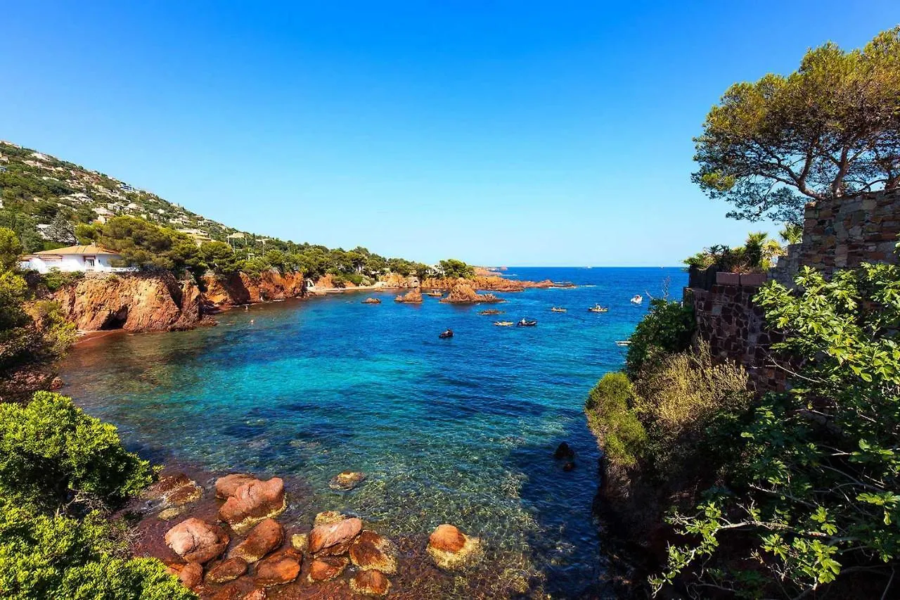 Studio Renove Avec Terrasse St Raphael Saint-Raphael